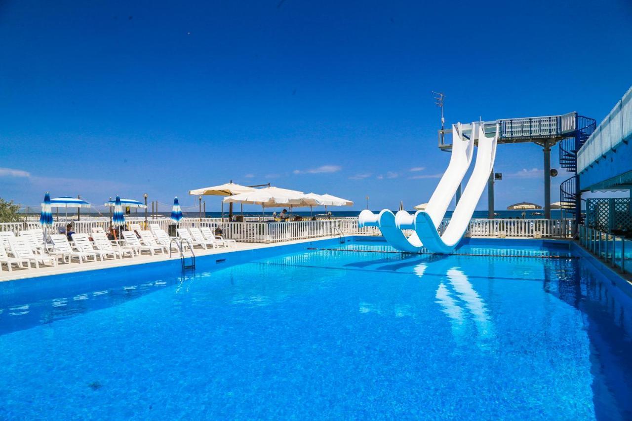 Hotel New Castle Cesenatico Ngoại thất bức ảnh